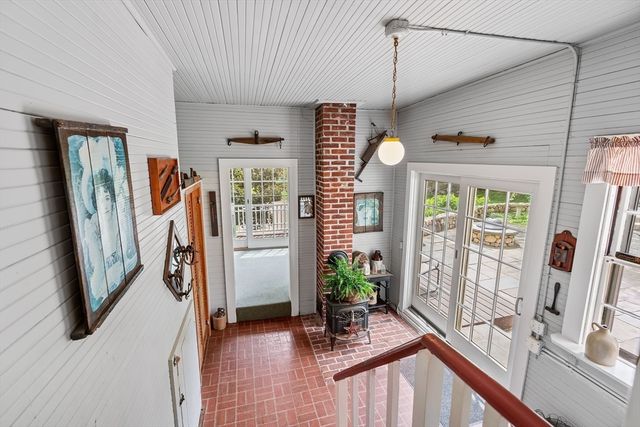 11 Concord Road, Wayland, MA 01778