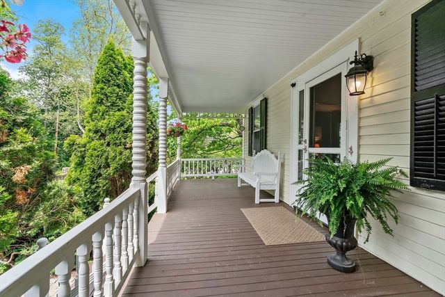 11 Concord Road, Wayland, MA 01778