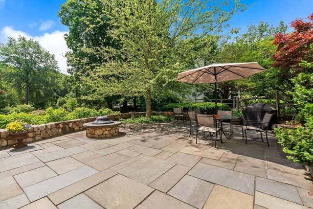 11 Concord Road, Wayland, MA 01778
