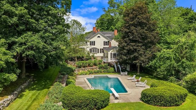 11 Concord Road, Wayland, MA 01778