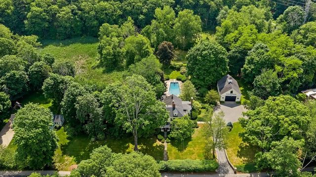 11 Concord Road, Wayland, MA 01778