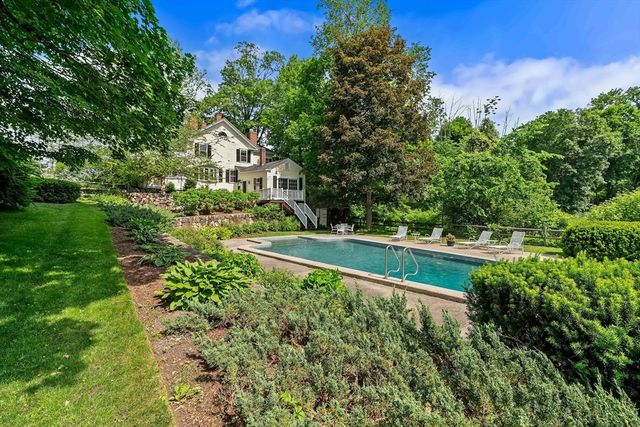 11 Concord Road, Wayland, MA 01778