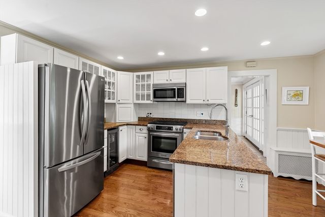 11 Concord Road, Wayland, MA 01778