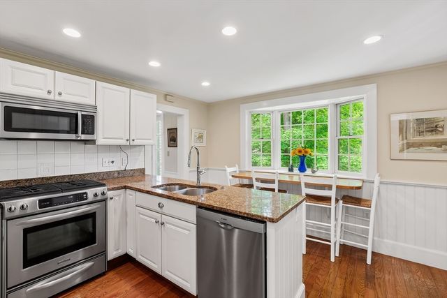 11 Concord Road, Wayland, MA 01778