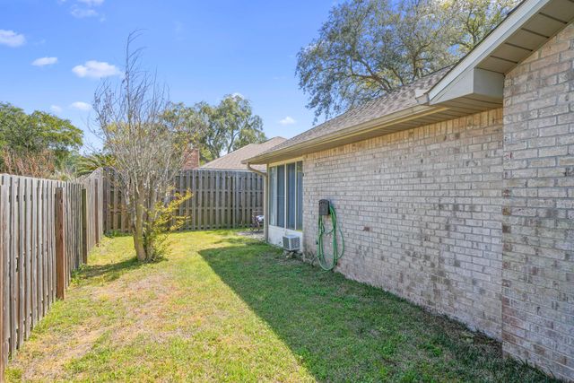 1731 Ivalea Circle, Navarre, FL 32566