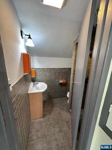 107 Stuyvesant Avenue 202, Lyndhurst, NJ 07071