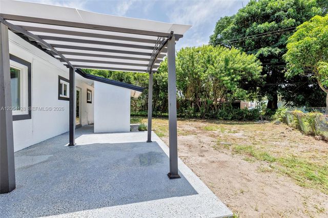 1218 NW 15th St, Fort Lauderdale, FL 33311