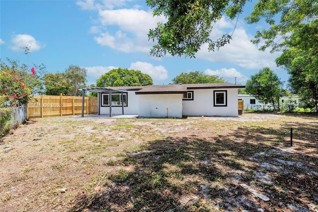 1218 NW 15th St, Fort Lauderdale, FL 33311