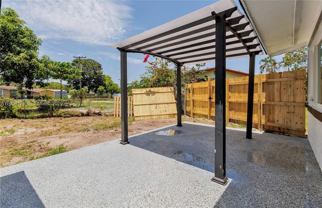 1218 NW 15th St, Fort Lauderdale, FL 33311