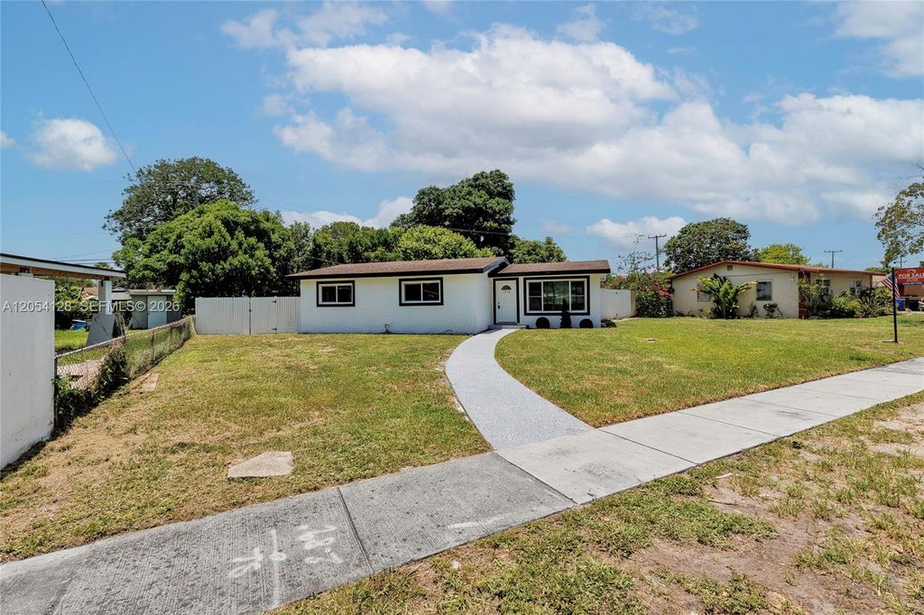 1218 NW 15th St, Fort Lauderdale, FL 33311