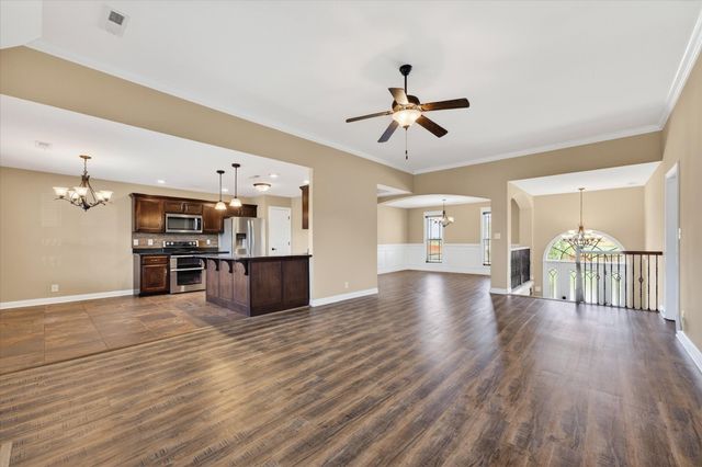 3876 Maliki Dr, Clarksville, TN 37042