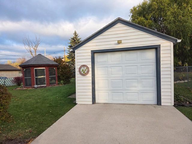 77 N BOARDMAN STREET, Fond Du Lac, WI 54935