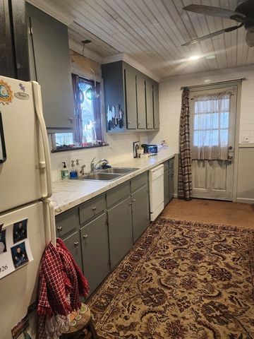 47 Keith St, Springfield, MA 01108