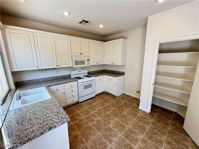 10319 Splendor Ridge Avenue, Las Vegas, NV 89135