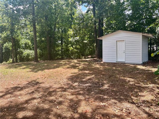 1743 Moss Drive, Snellville, GA 30078