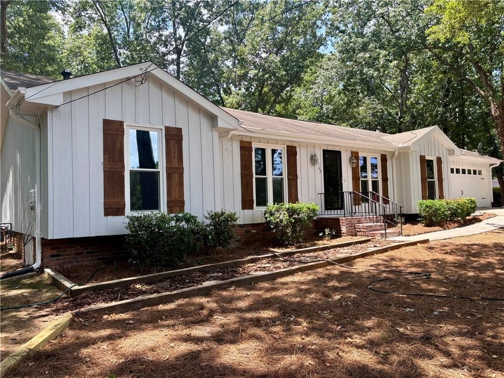 1743 Moss Drive, Snellville, GA 30078