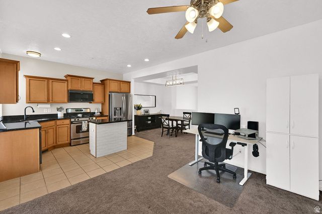 864 N FARMINGTON XING, Farmington, UT 84025