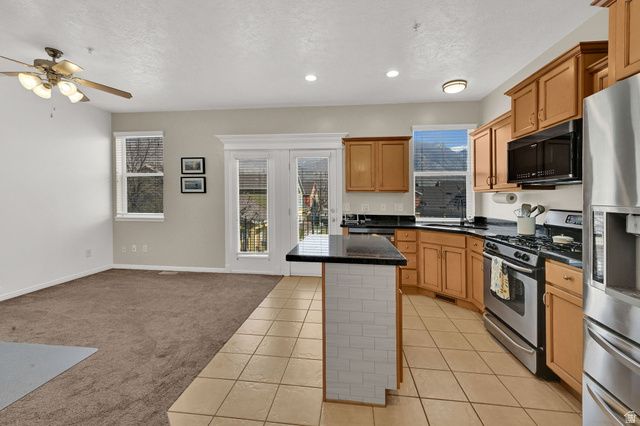 864 N FARMINGTON XING, Farmington, UT 84025