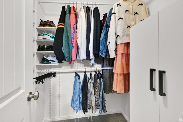 864 N FARMINGTON XING, Farmington, UT 84025