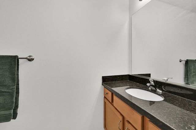 864 N FARMINGTON XING, Farmington, UT 84025