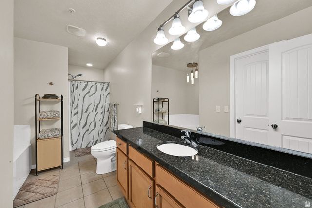 864 N FARMINGTON XING, Farmington, UT 84025