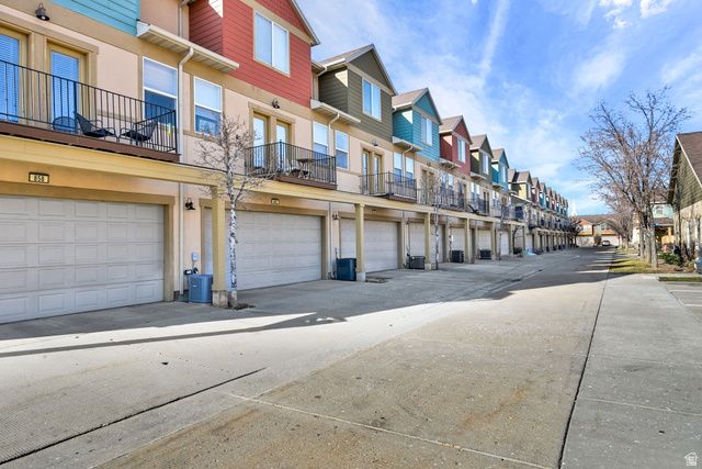 864 N FARMINGTON XING, Farmington, UT 84025