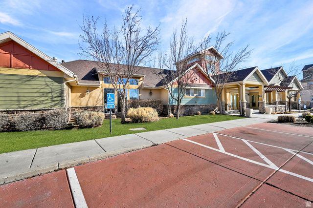 864 N FARMINGTON XING, Farmington, UT 84025