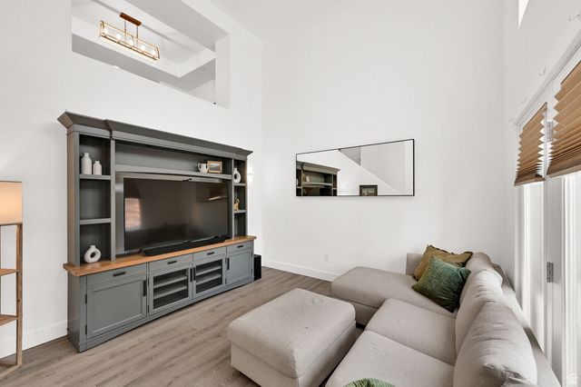 864 N FARMINGTON XING, Farmington, UT 84025