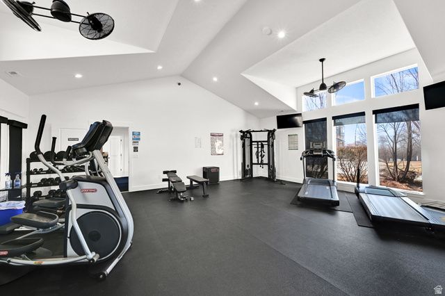 864 N FARMINGTON XING, Farmington, UT 84025