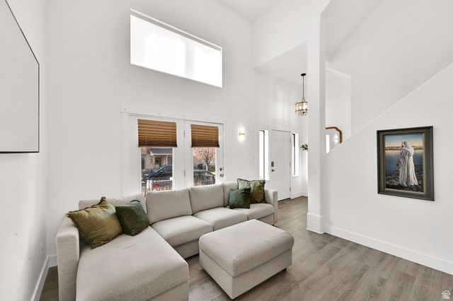 864 N FARMINGTON XING, Farmington, UT 84025