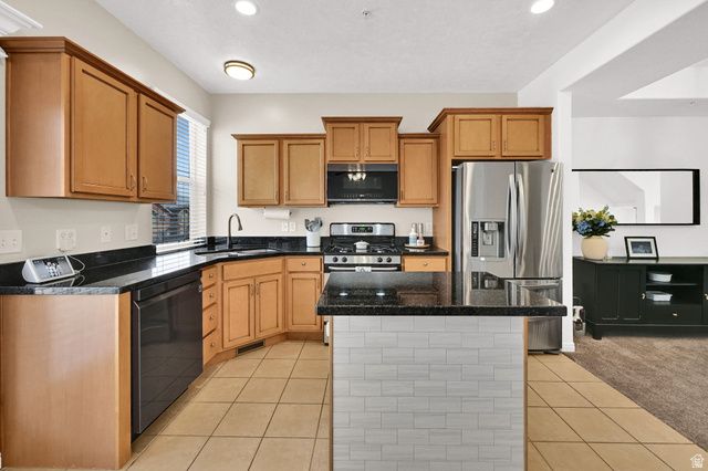 864 N FARMINGTON XING, Farmington, UT 84025