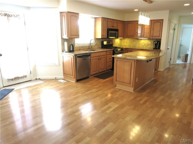 8226 Turnstone Drive, Manlius, NY 13104