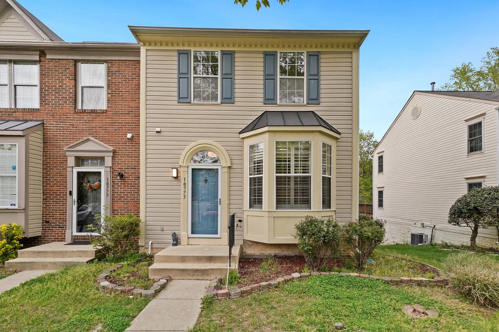 Image 2 of property listing at 10775 KITCHENER CT, Bowie, MD 20721