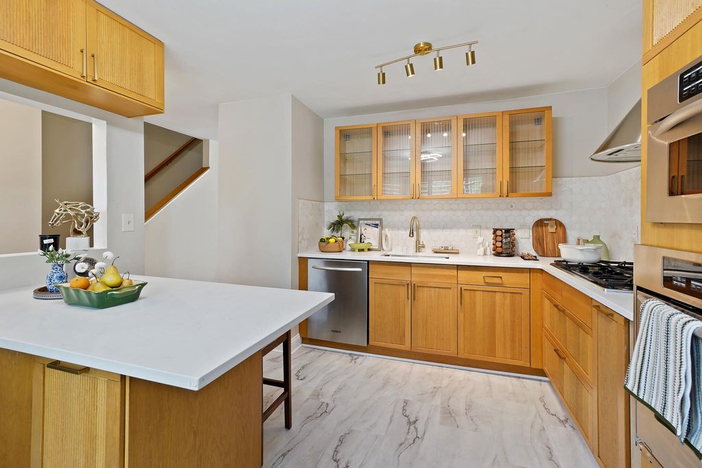 Image 11 of property listing at 10775 KITCHENER CT, Bowie, MD 20721