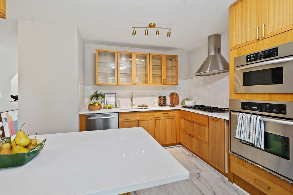 Image 12 of property listing at 10775 KITCHENER CT, Bowie, MD 20721