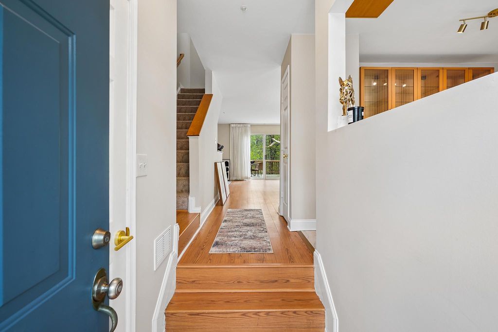 Image 5 of property listing at 10775 KITCHENER CT, Bowie, MD 20721