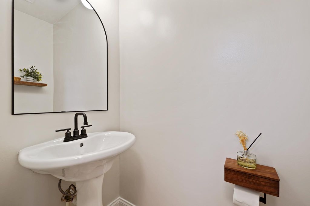 Image 6 of property listing at 10775 KITCHENER CT, Bowie, MD 20721