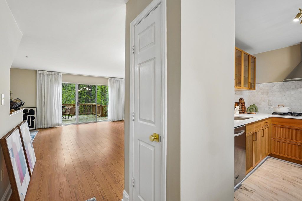 Image 7 of property listing at 10775 KITCHENER CT, Bowie, MD 20721