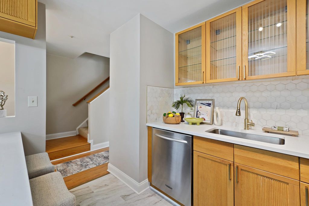 Image 10 of property listing at 10775 KITCHENER CT, Bowie, MD 20721