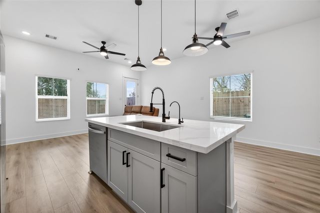 314 Neyland Street, Houston, TX 77022