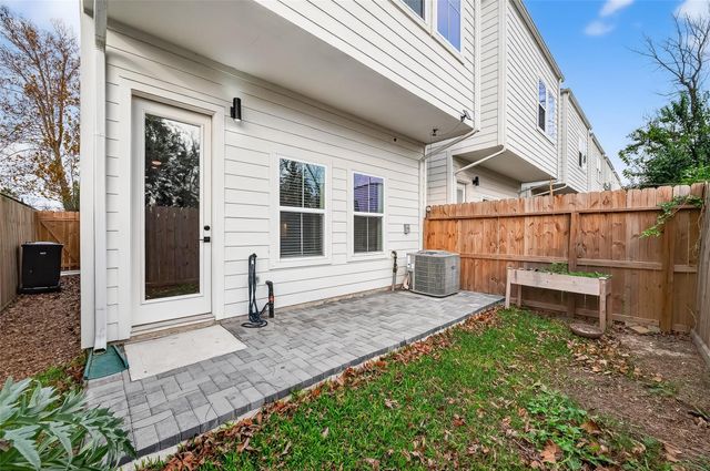 314 Neyland Street, Houston, TX 77022