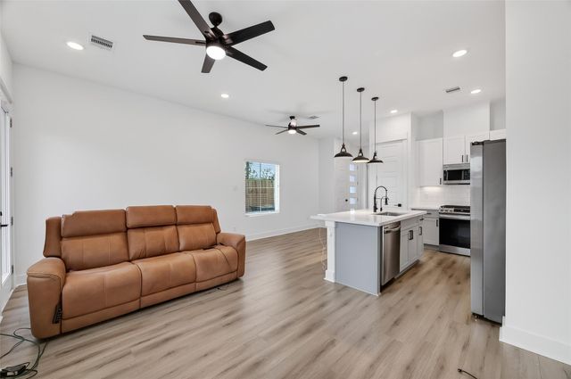 314 Neyland Street, Houston, TX 77022