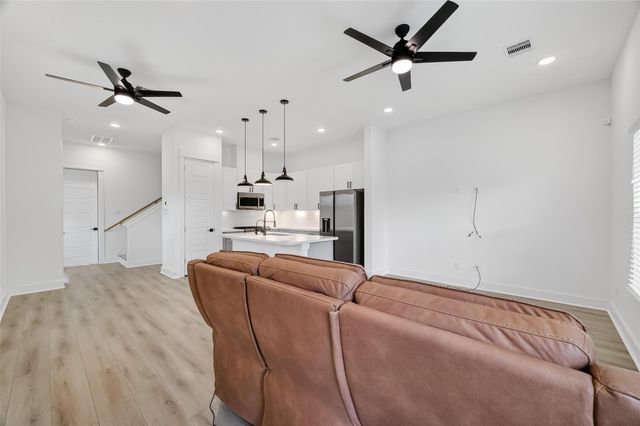 314 Neyland Street, Houston, TX 77022