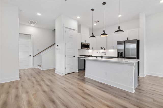 314 Neyland Street, Houston, TX 77022