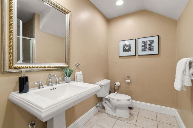 215 L Street 1, Boston, MA 02127