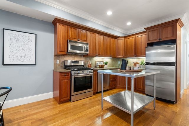 215 L Street 1, Boston, MA 02127