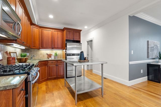 215 L Street 1, Boston, MA 02127