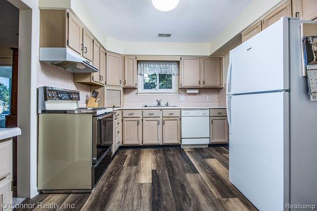 905 Virginia Avenue, Marysville, MI 48040