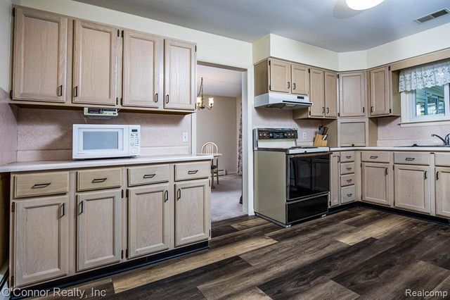 905 Virginia Avenue, Marysville, MI 48040