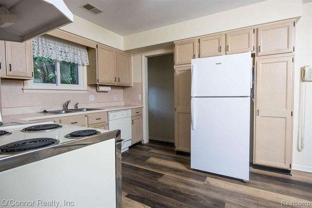 905 Virginia Avenue, Marysville, MI 48040